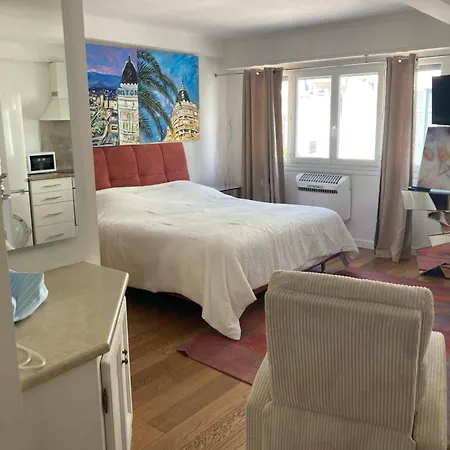 Tres Beau Centre Cannes, 600m De La Croisette * Канны